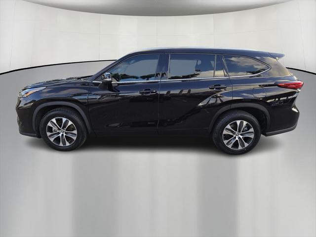 used 2022 Toyota Highlander car, priced at $33,347