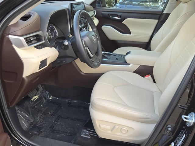 used 2022 Toyota Highlander car, priced at $33,347