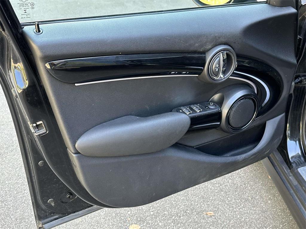 used 2023 MINI Hardtop car, priced at $23,900
