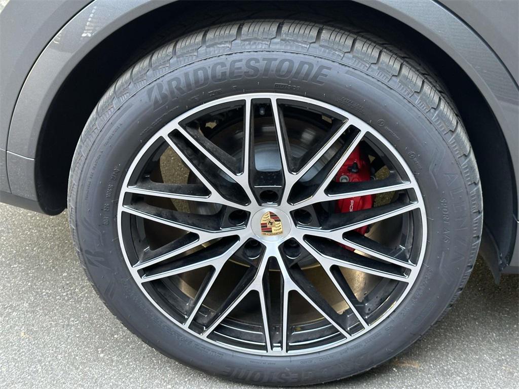 new 2025 Porsche Cayenne car, priced at $134,685
