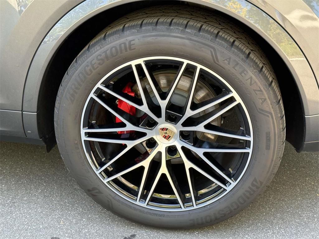 new 2025 Porsche Cayenne car, priced at $134,685
