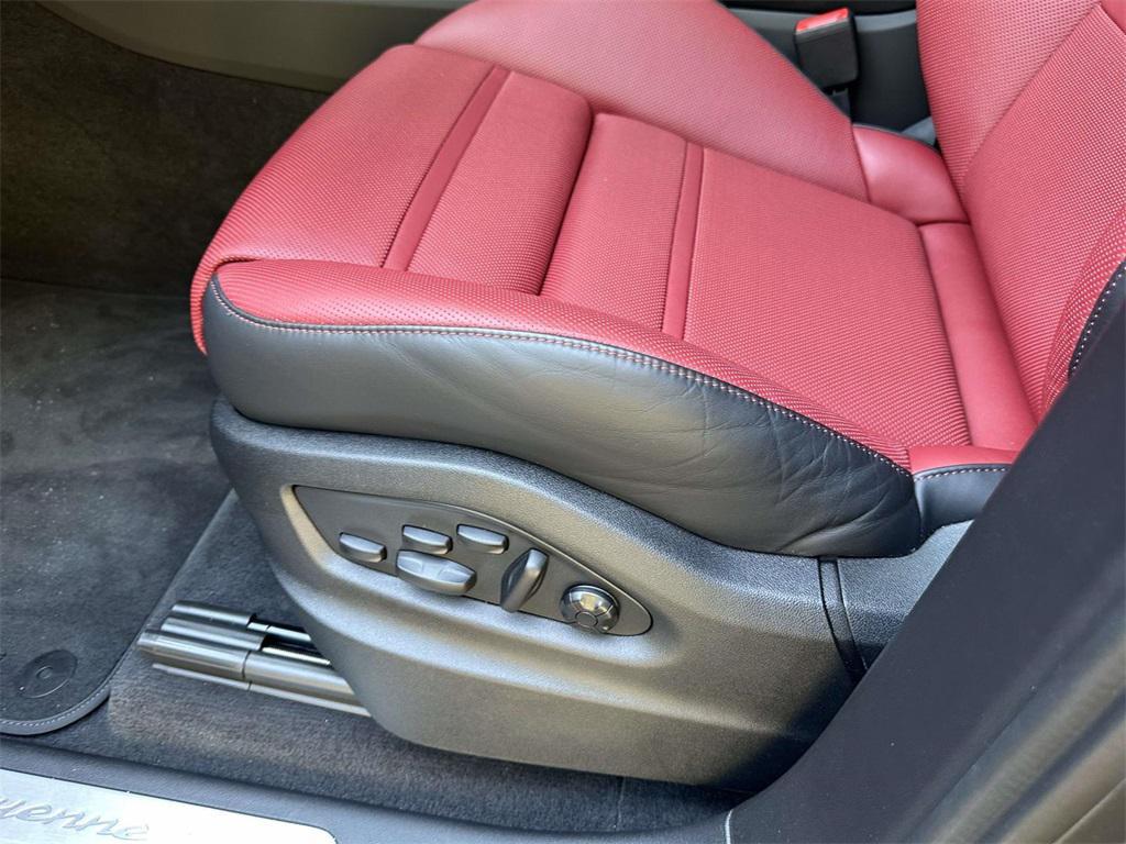 new 2025 Porsche Cayenne car, priced at $134,685