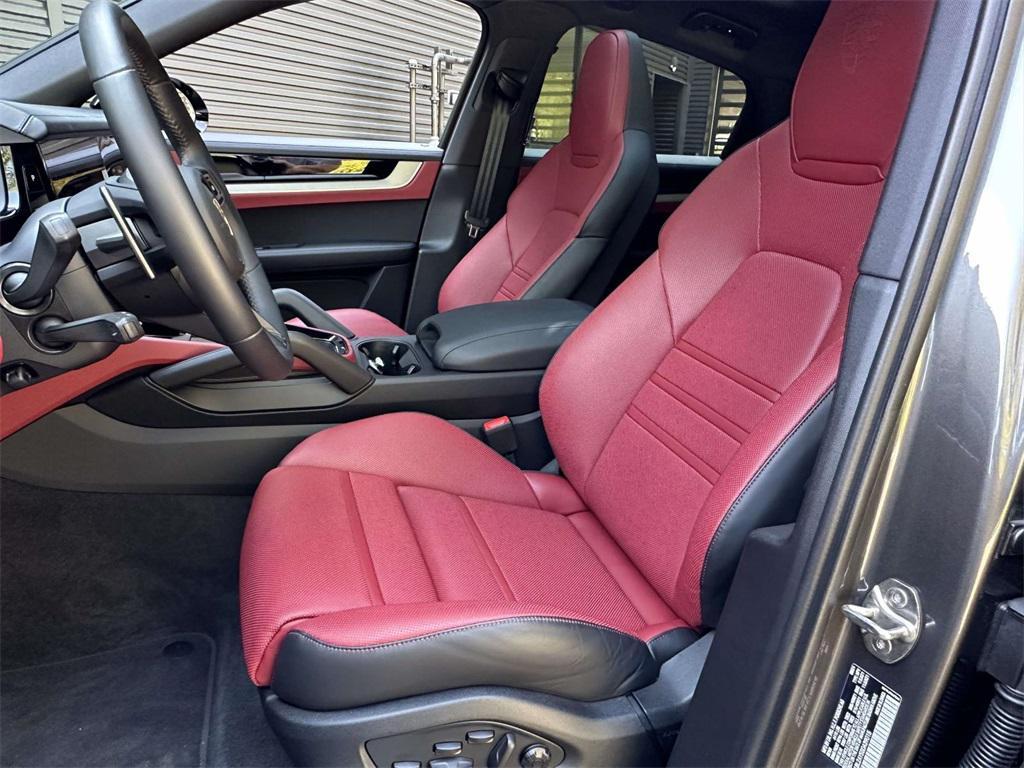 new 2025 Porsche Cayenne car, priced at $134,685
