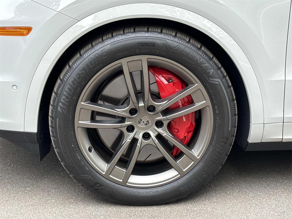 new 2025 Porsche Cayenne car, priced at $167,475