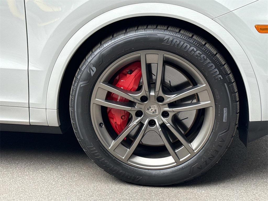 new 2025 Porsche Cayenne car, priced at $167,475