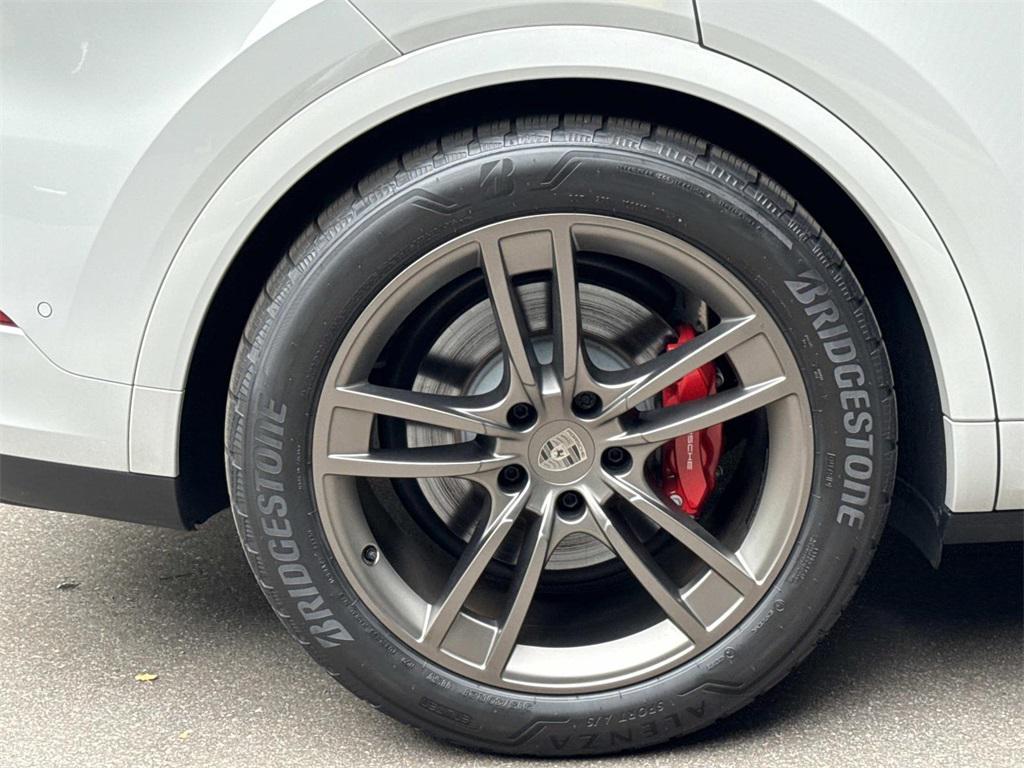 new 2025 Porsche Cayenne car, priced at $167,475