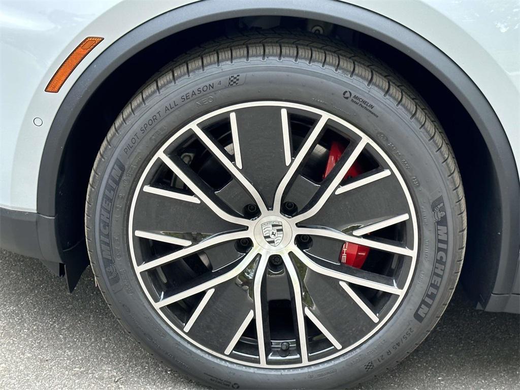 new 2025 Porsche Macan car, priced at $100,985