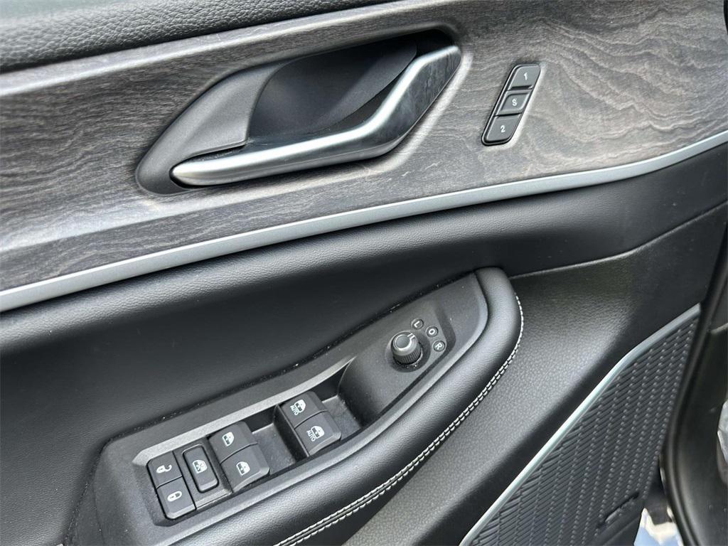 used 2024 Jeep Grand Cherokee car, priced at $35,312