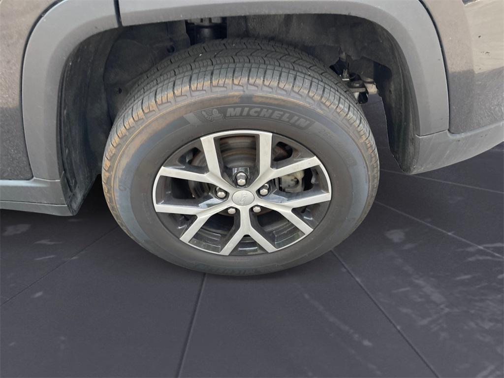 used 2024 Jeep Grand Cherokee car, priced at $37,000