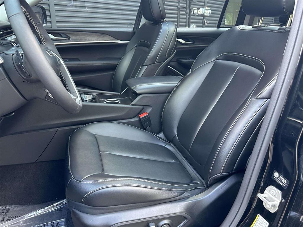 used 2024 Jeep Grand Cherokee car, priced at $35,312