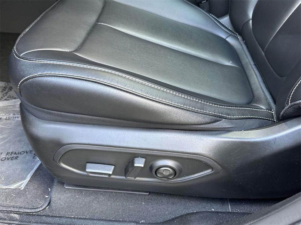 used 2024 Jeep Grand Cherokee car, priced at $35,312