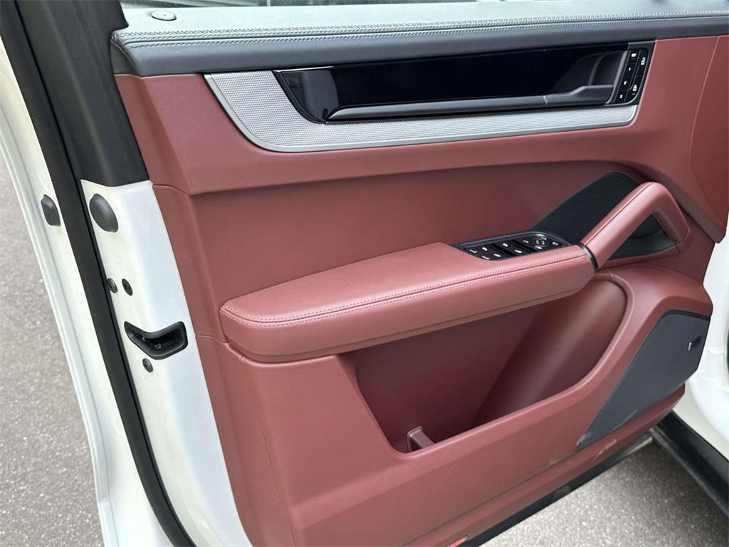 new 2025 Porsche Cayenne car, priced at $128,575