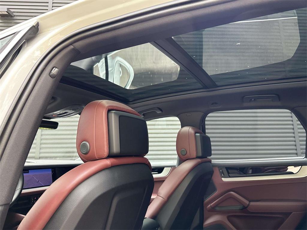 new 2025 Porsche Cayenne car, priced at $128,575