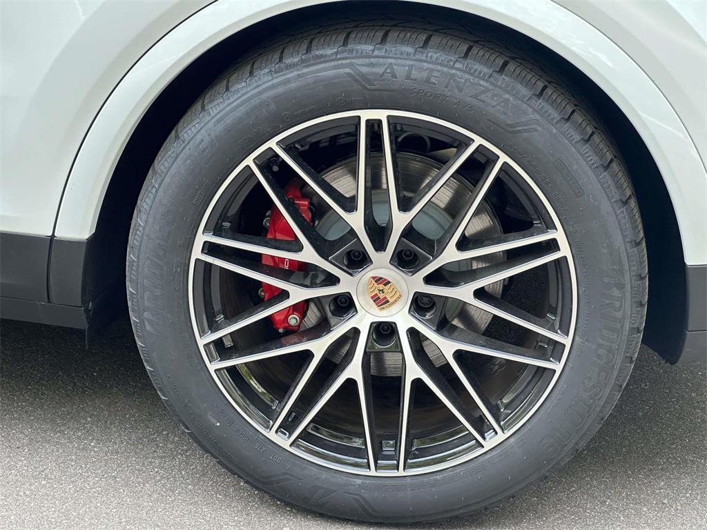 new 2025 Porsche Cayenne car, priced at $128,575