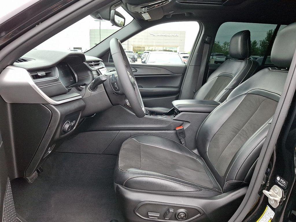 used 2023 Jeep Grand Cherokee car, priced at $31,390