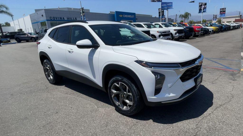 new 2025 Chevrolet Trax car