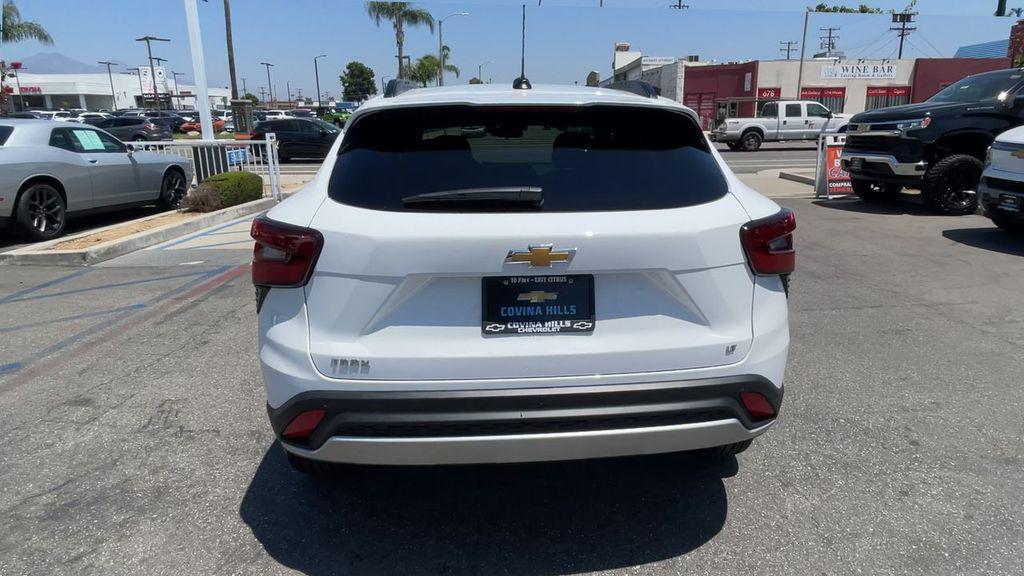 new 2025 Chevrolet Trax car
