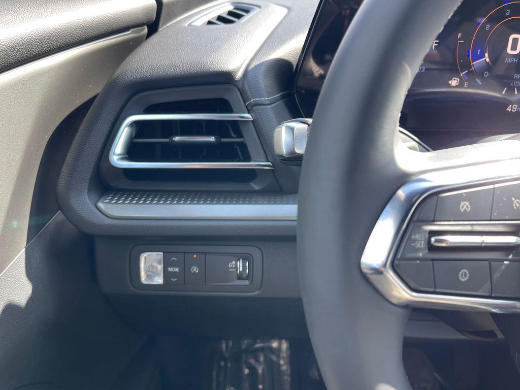 new 2025 Chevrolet Traverse car, priced at $41,995