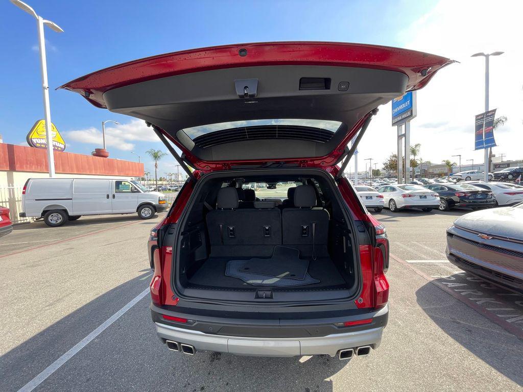 new 2025 Chevrolet Traverse car, priced at $41,995