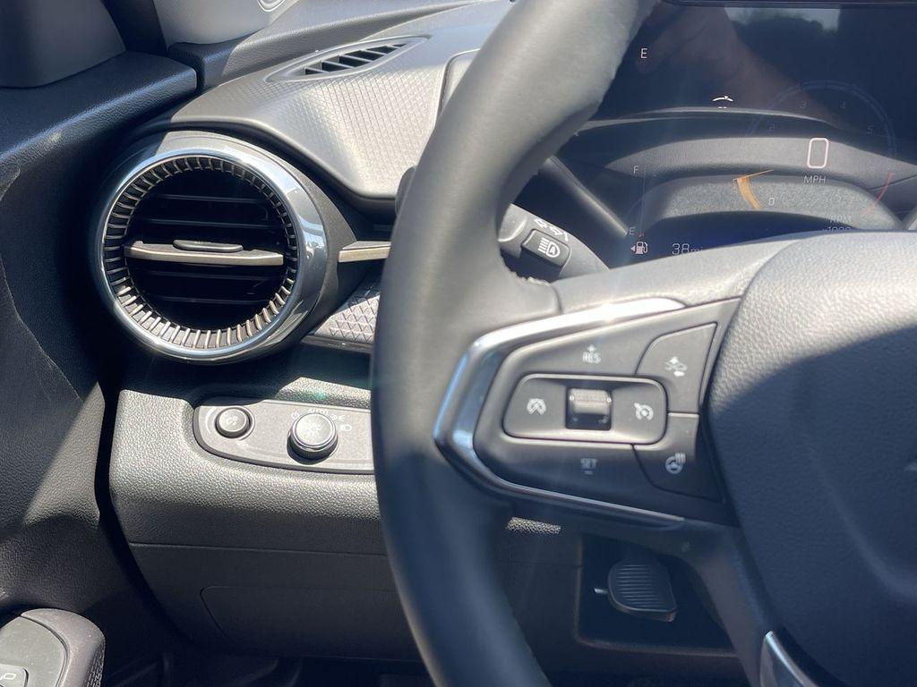 new 2025 Chevrolet Trax car, priced at $27,085