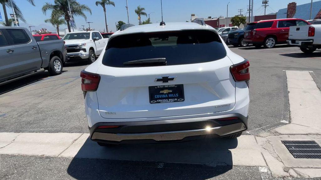 new 2025 Chevrolet Trax car, priced at $27,085