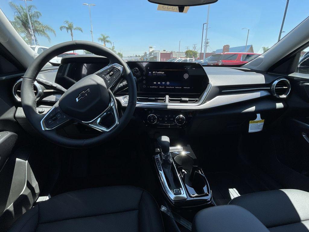 new 2025 Chevrolet Trax car, priced at $27,085