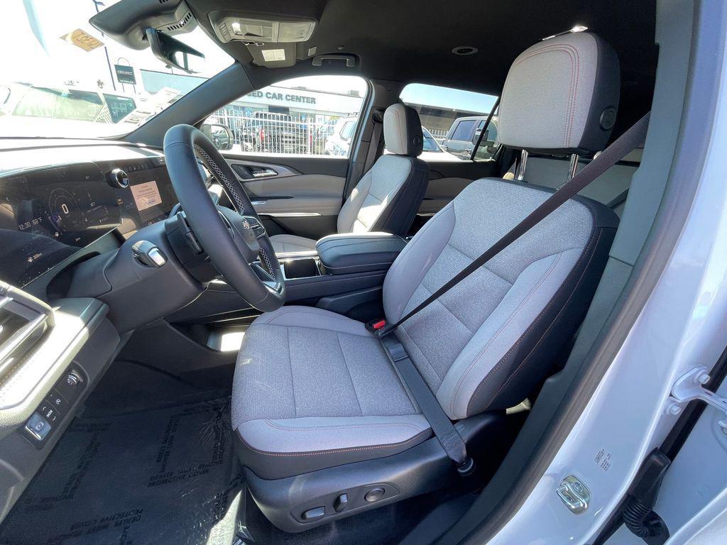 new 2026 Chevrolet Traverse car, priced at $39,899