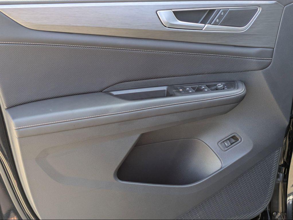 new 2025 Volkswagen Atlas Cross Sport car, priced at $44,246