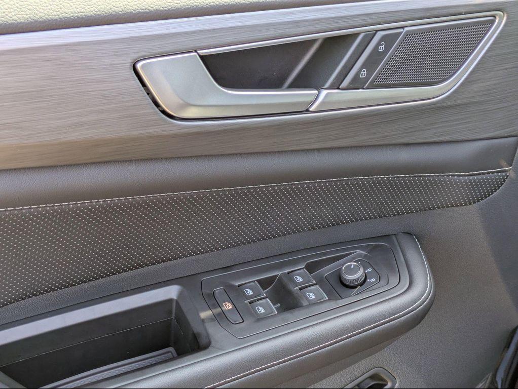 new 2025 Volkswagen Atlas Cross Sport car, priced at $44,246