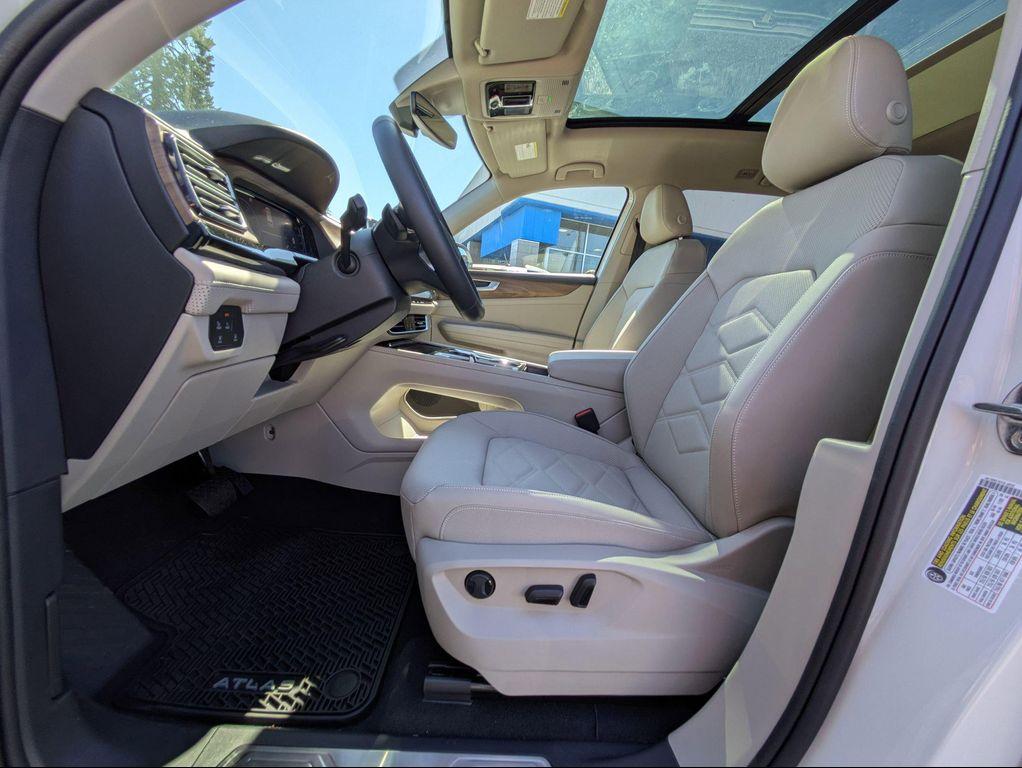 new 2025 Volkswagen Atlas car, priced at $46,092