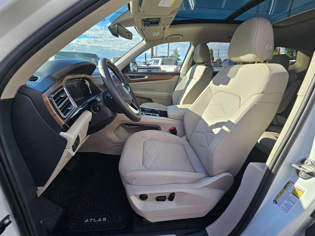 new 2025 Volkswagen Atlas car, priced at $46,092