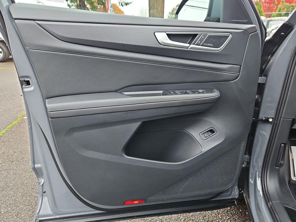 new 2026 Volkswagen Atlas Cross Sport car, priced at $55,255