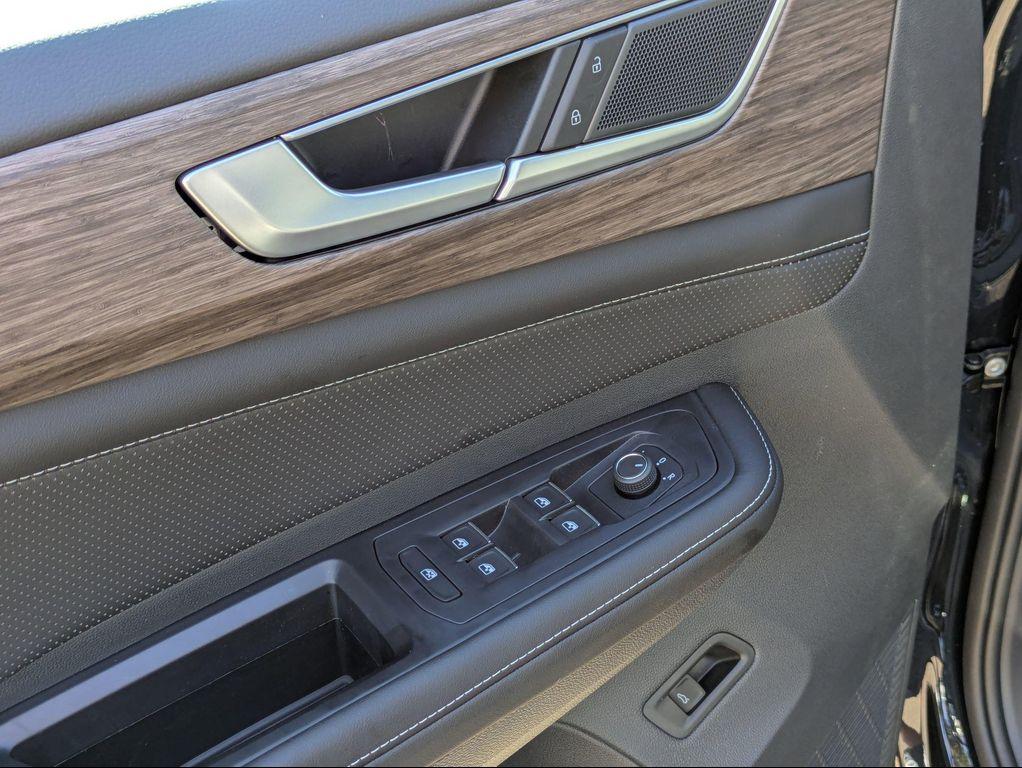 new 2025 Volkswagen Atlas car, priced at $47,629