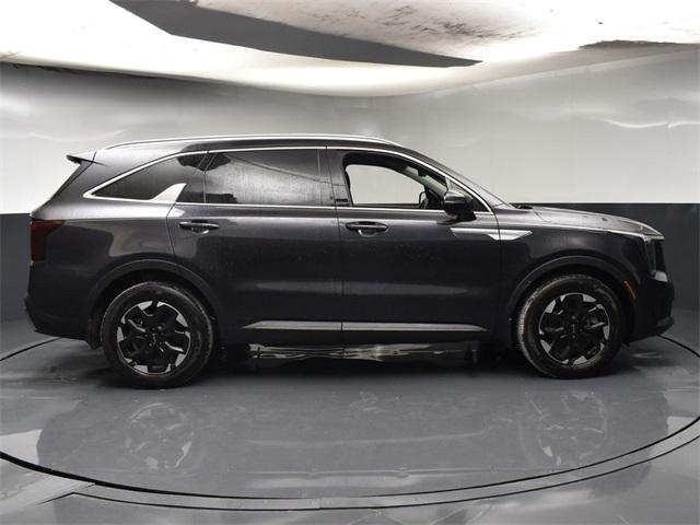 used 2025 Kia Sorento car, priced at $32,314