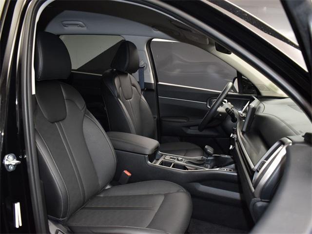 used 2025 Kia Sorento car, priced at $33,621