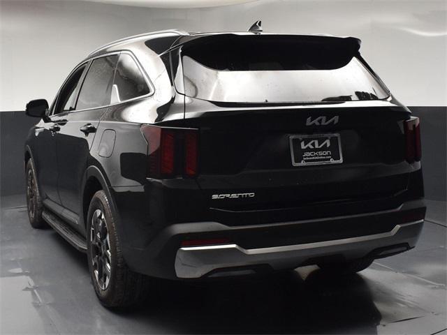 used 2025 Kia Sorento car, priced at $33,621