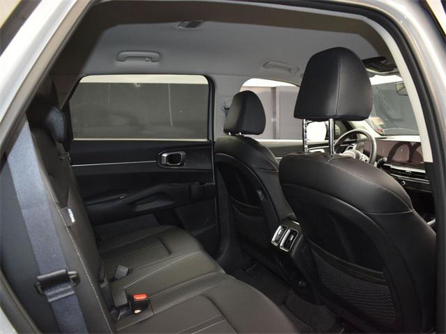 used 2025 Kia Sorento car, priced at $33,626