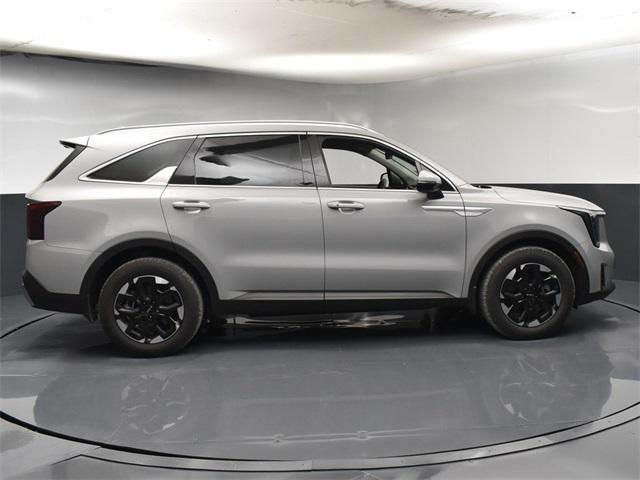 used 2025 Kia Sorento car, priced at $33,626