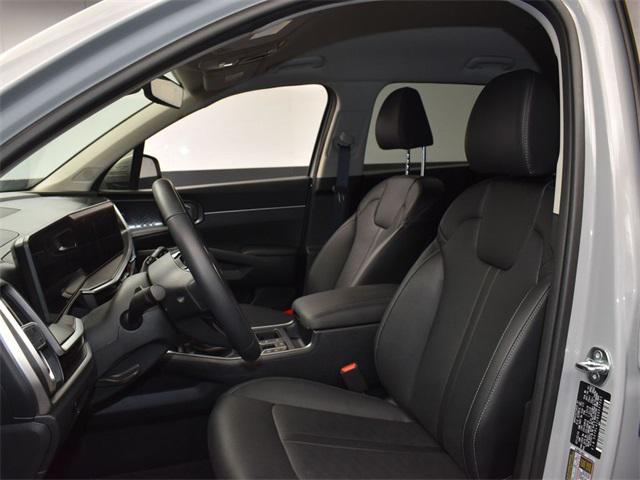 used 2025 Kia Sorento car, priced at $33,626