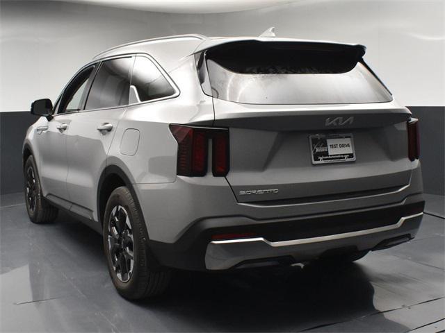 used 2025 Kia Sorento car, priced at $33,626