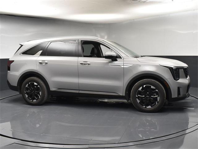 used 2025 Kia Sorento car, priced at $33,626