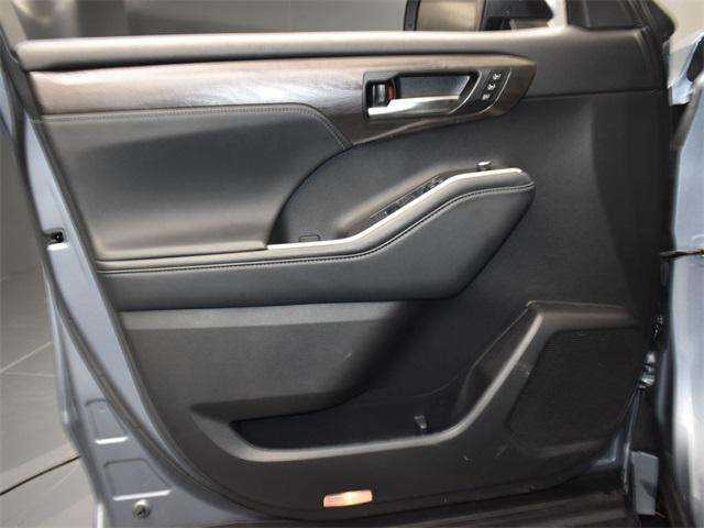 used 2022 Toyota Highlander Hybrid car, priced at $40,797