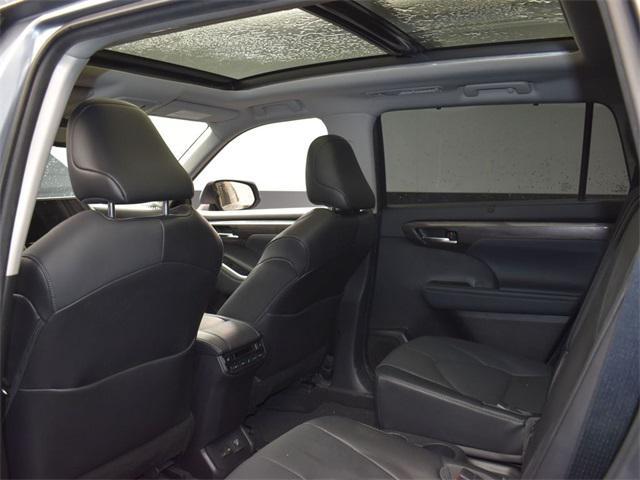 used 2022 Toyota Highlander Hybrid car, priced at $40,797
