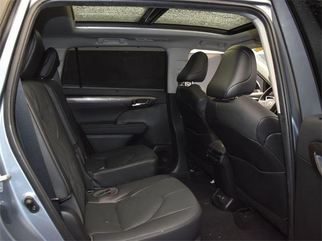 used 2022 Toyota Highlander Hybrid car, priced at $40,797