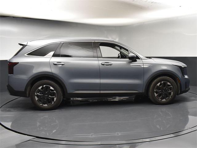 used 2025 Kia Sorento car, priced at $35,821