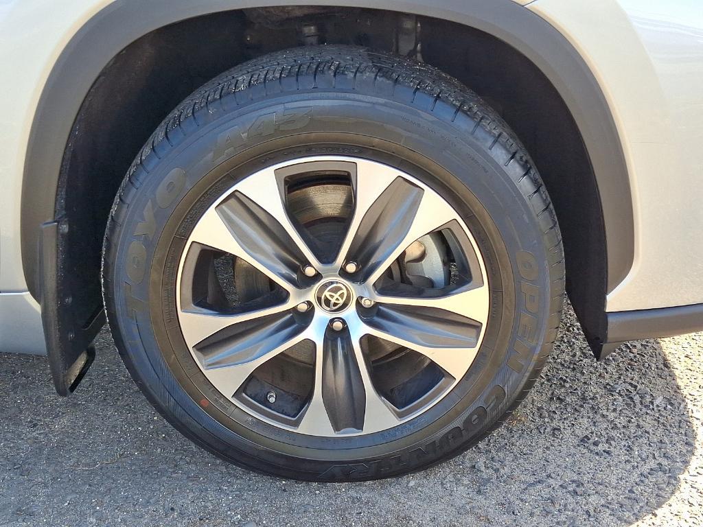 used 2022 Toyota Highlander car, priced at $39,495