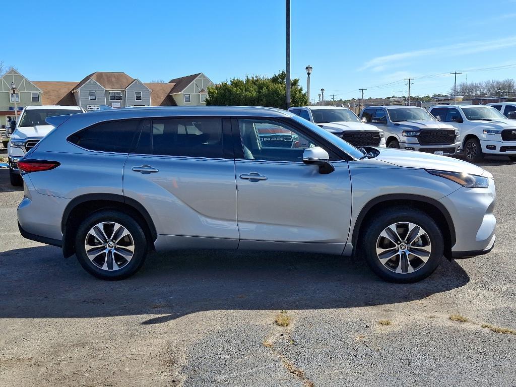 used 2022 Toyota Highlander car, priced at $39,495