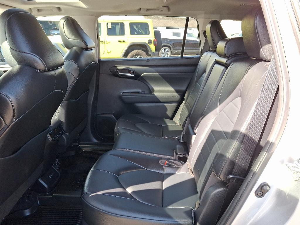 used 2022 Toyota Highlander car, priced at $39,495