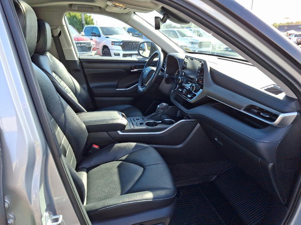 used 2022 Toyota Highlander car, priced at $39,495