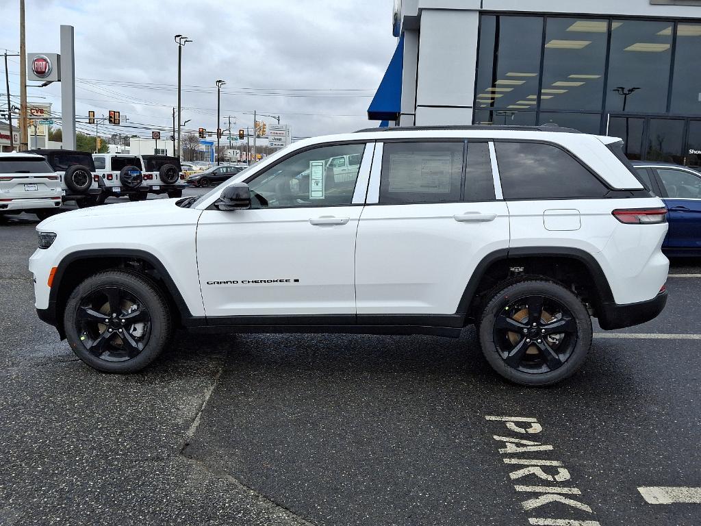 new 2025 Jeep Grand Cherokee car, priced at $49,094